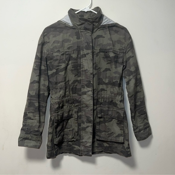 Universal Thread Jackets & Blazers - Universal Thread Camouflage Jacket. Size XS.